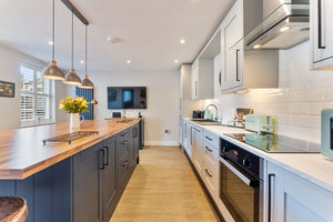 Family Kitchen- click for photo gallery